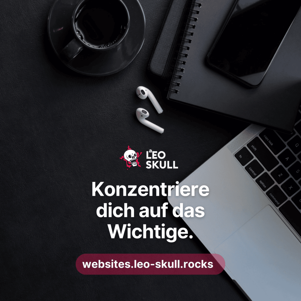 Büroarbeitsplatz mit Kaffee, Laptop und Kopfhörern.